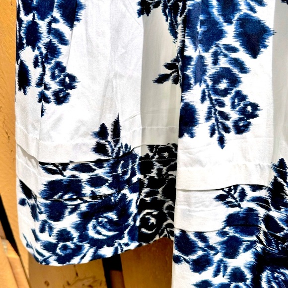 TALBOTS. Petites. Blue/White Animal Print Pleated Skirt. Size 10. Cotton… - Picture 3 of 10